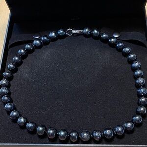 Elegant Black Pearl Necklace